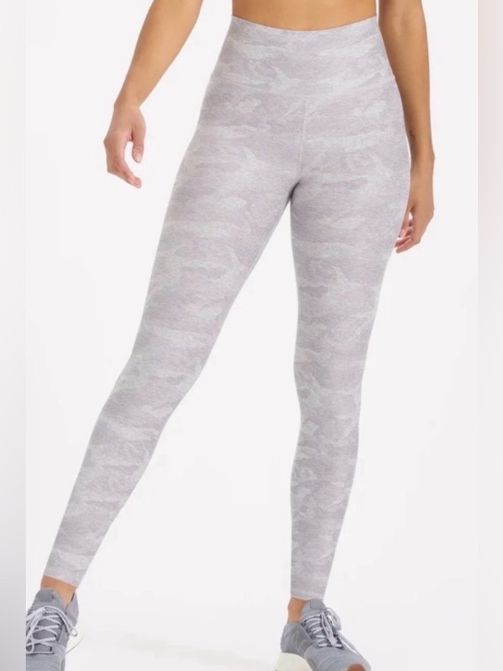 Vuori Women's Clean Elevation Leggings in a heathered camo Sz XS